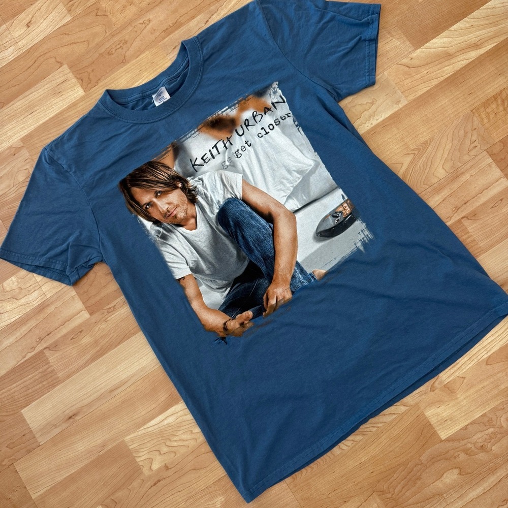 Keith Urban 2011 Get Closer World Tour Graphic T-Shirt Blue Medium Gildan